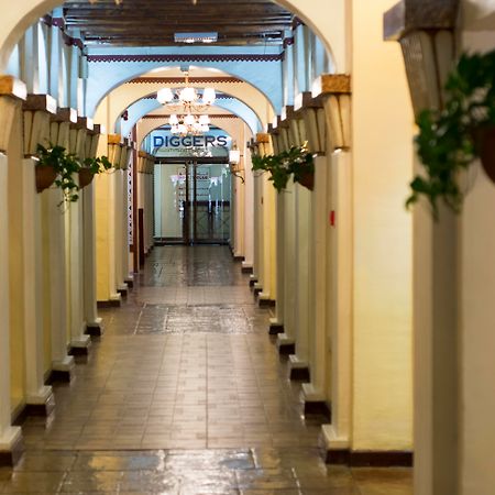 Delmon International Hotel Манама Екстер'єр фото